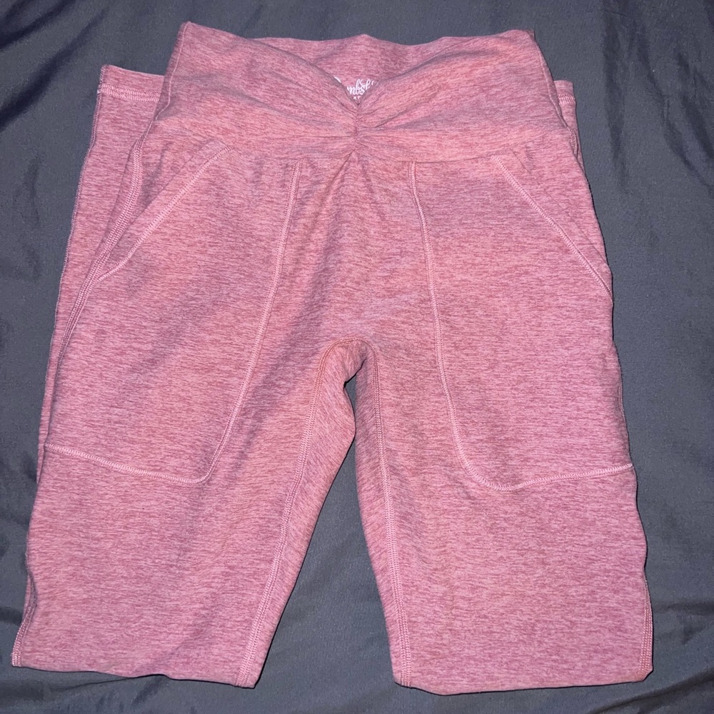 Bombshell sportswear v scrunch leggings